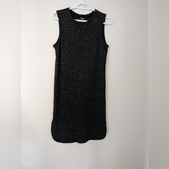 ROOTS - Sleeveless Midi Dress - Picture 3 of 6